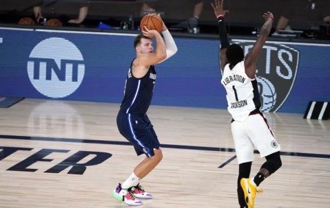 开云体育-关于东契奇回归赛场，绝杀首场状态亮眼，加拿大队观众沸腾！的信息