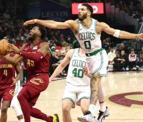 开云体育-关于塔图姆在法国队比赛中关键助攻，势不可挡引发热议！的信息